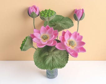完成したかぎ針編みの蓮の花束 ホワイト/ピンクの蓮の花 かぎ針編みの
