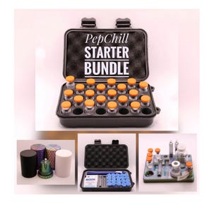 Pode incluir: Uma maleta preta com o texto "PepChill STARTER BUNDLE" contém vários frascos de vidro pequenos com tampas laranja. Imagens adicionais mostram recipientes cilíndricos e uma bandeja com mais frascos e ferramentas.