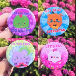 FNAF Säkerhetsintrångsinspirerade Stora 58 mm Knappmärken | Five Nights at Freddy's Nålar | Freddy Fazbear | Chica | Monty | Roxy | Skräck
