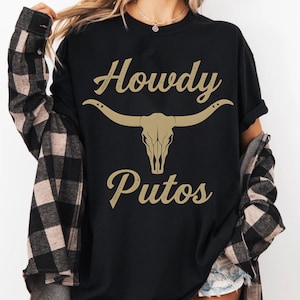 howdy putos png, funny howdy png, retro western png, western humor png, cowboy slang png, nashville png, spanish slang png, hola putos png, howdy png file, wild west png, sublimation cowboy png, country humor png, texas style png, southern funny png, cowboy shirt png, rodeo png design, digital cowboy art, printable howdy png, funny spanish png, bilingual png humor, western funny file, desert vibes png, cactus png funny, cowboy hat png, vintage nashville png, retro cowboy png, southern png shirt