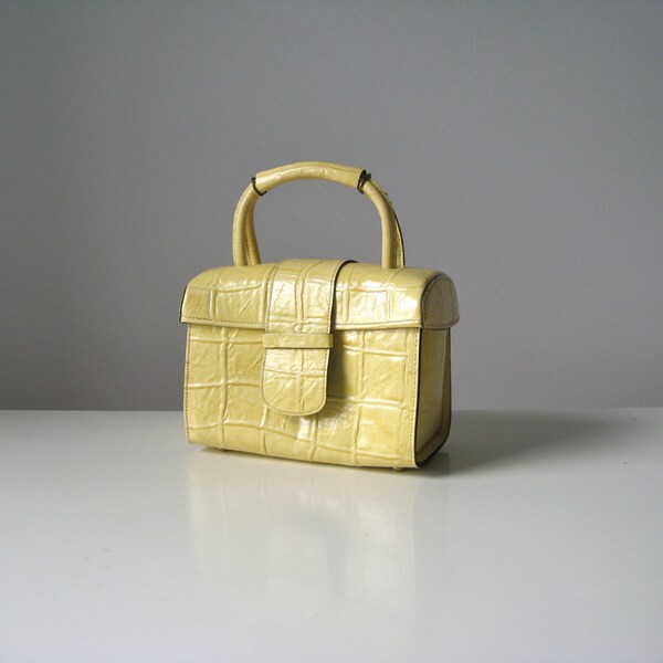 vintage 1960s bag / 60s purse / Mod Lemondrop