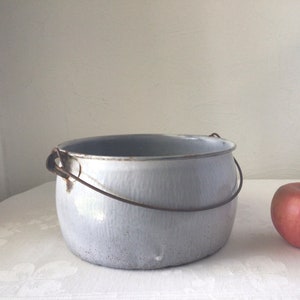 Gray granite ware berry pail, primitive enamel antique bucket, vintage pot pan, round metal enamelware with handle, flowerpot planter bin
