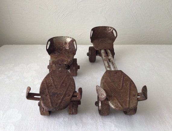 Steel wheel roller skates with key, vintage old r… - image 3