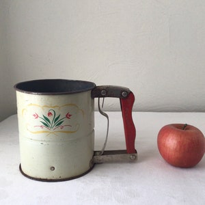 Primitive flour sifter, Androck Hand i Sift vintage kitchen gadget, tin baking utensil tool, pastry chef gift, red wood handle, metal sieve
