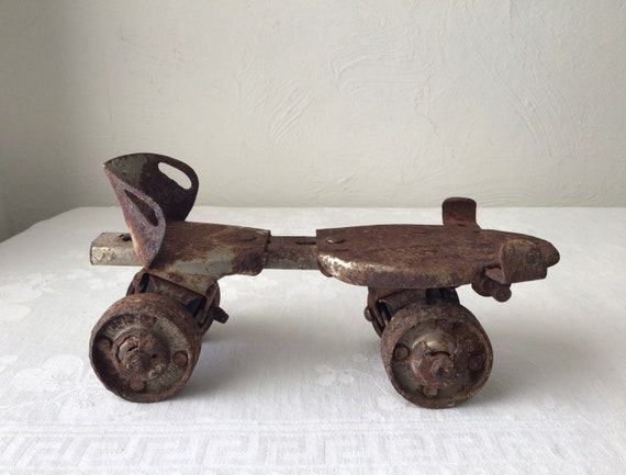 Steel wheel roller skates with key, vintage old r… - image 6