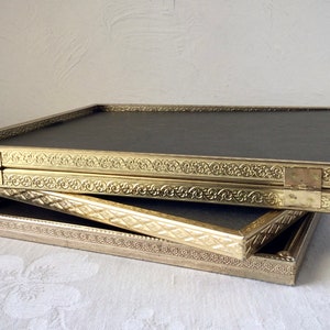 8 x 10 gold metal picture frames, singles and hinged double, vintage MCM stamped tin photo holders Bild 7