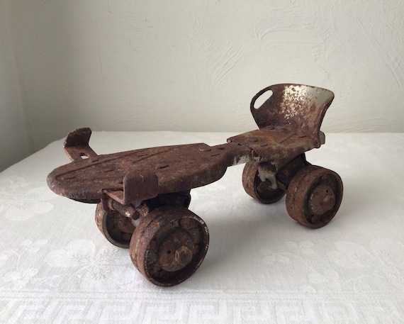 Steel wheel roller skates with key, vintage old r… - image 5