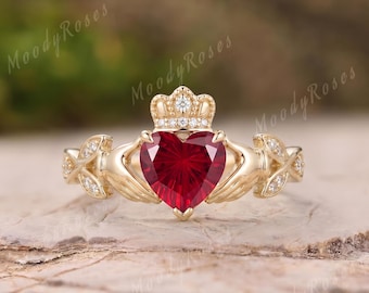 Einzigartige Rubin Herz Claddagh Ring mit Romantischer Blatt Rebe Umarmung Keltische Krone Hände Moissanite Akzente Irish Antique Style Wedding Band
