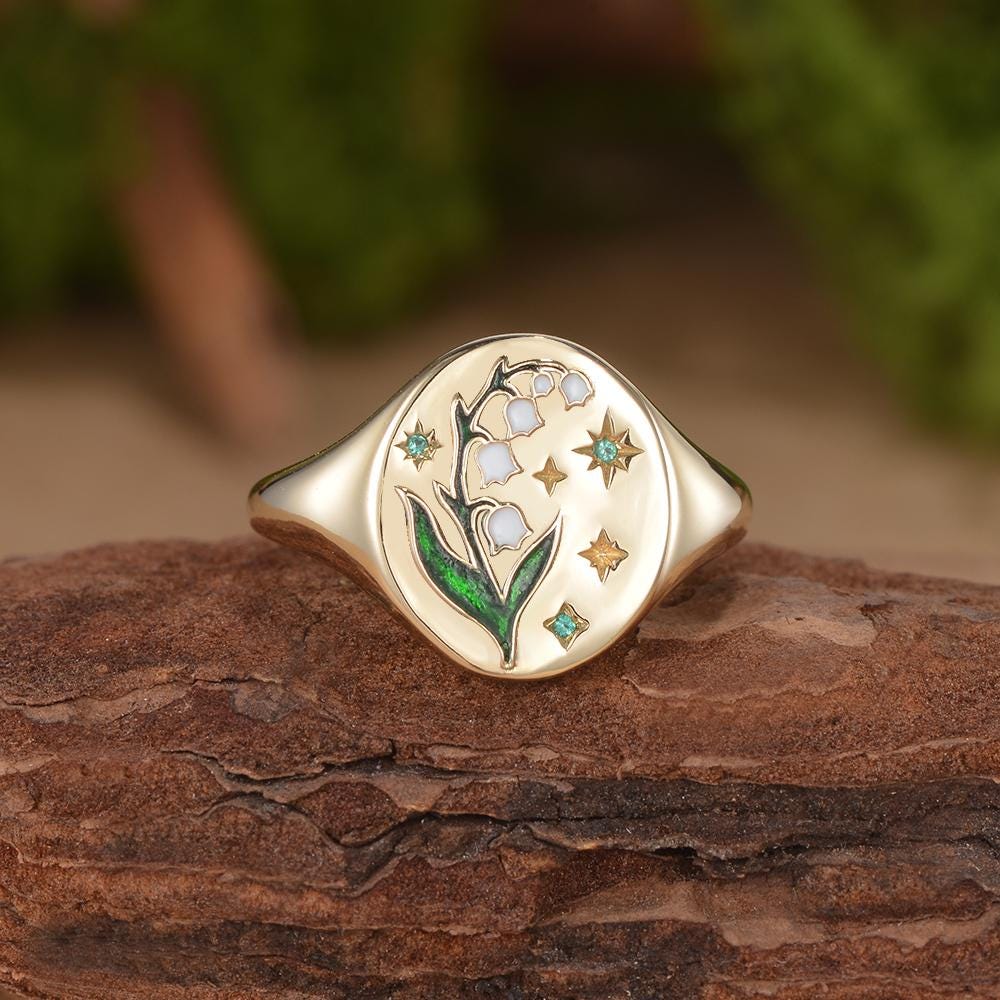 Lily Signet Ring - Etsy