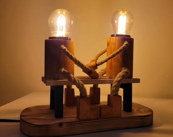 Luminária de chão de madeira feita à mão: design rústico moderno em pinho