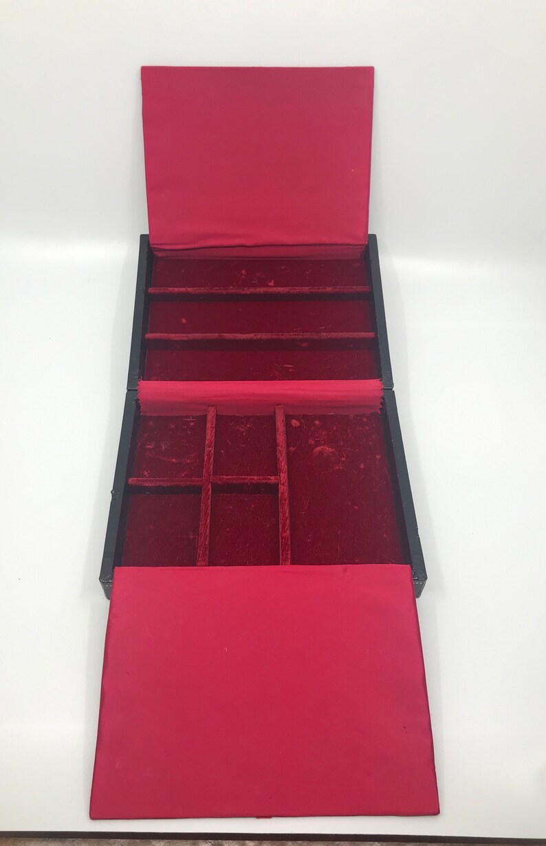 Vintage Black Leather /& Red Velvet Jewelry Keepsake Box w Slide Key LockKey Not NeededAccessory Case-Perfect Travel