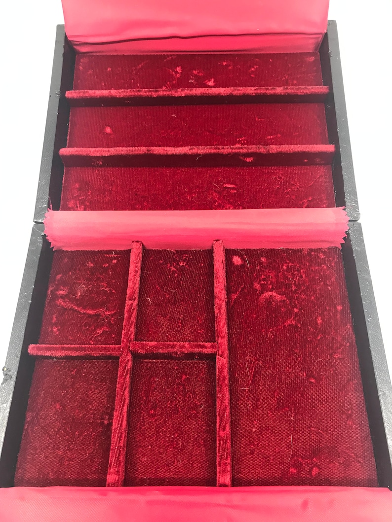 Vintage Black Leather /& Red Velvet Jewelry Keepsake Box w Slide Key LockKey Not NeededAccessory Case-Perfect Travel