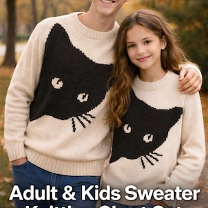 Op de afbeelding: Twee mensen dragen bijpassende crèmekleurige truien met een zwart kattengezichtontwerp. De truien hebben een ronde hals en lange mouwen. De afbeelding bevat ook de tekst "SAVE 12% BUNDLE" en "Adult & Kids Sweater Knitting Chart Set Black Cat Design."