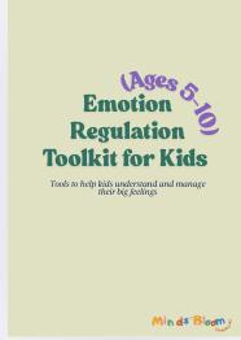 以下が含まれることがあります： 薄いベージュ色の本の表紙で、緑色の「Emotion Regulation Toolkit for Kids」というテキストがあります。「Ages 5-10」というテキストは紫です。この本は、子供たちが自分の感情を理解し、管理するのに役立つように設計されています。Minds Bloomのロゴが下にあります。