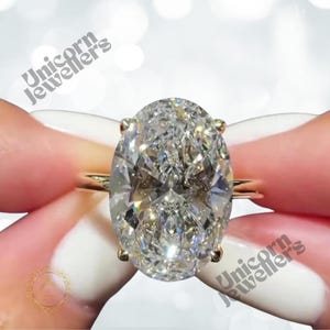 Anillo solitario de diamante cultivado en laboratorio ovalado de 5 quilates con halo oculto clásico. Anillo de compromiso con diamante CVD ovalado de 5 quilates. Color E. Claridad VS1. Anillo con certificación IGI.