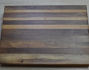 Handgemaakte snijplank van walnoothout met eikenhouten strepen: Keukenplank