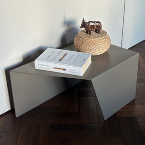 Minimalist Metal Shoe Bench – Industrial Black Steel Table for Entryway, Coffee Corner or Modern Interior Accent