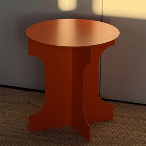 Mesa lateral escultural em aço | Mesa de destaque geométrica minimalista AXIS ARC