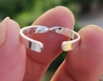 Sterling Silver Wave Toe Ring, Minimalist Adjustable Beach Jewelry