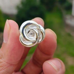 Silber Rose Ring, handgemachte Blume Ring, Sterling Silber Blumenring, verstellbare Bandring, romantisches Geschenk für sie, Natur inspiriert Ring