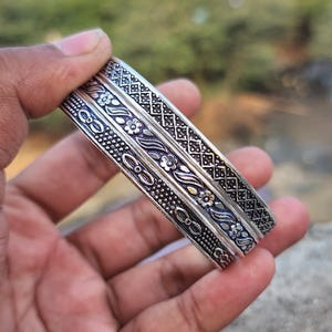 Oxidiertes Silber Armreif Set: Blumenrebe Design, Boho Indischer Schmuck