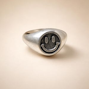 Silver smiley ring - Etsy 日本