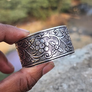 Oxidiertes Silber Blumen Manschette Armband: Handgemachter Boho Armreif