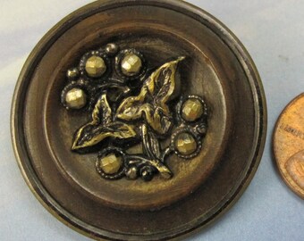 Antique Button Victorian Floral Leaf Large Brass Picture Button Collectable Button 285