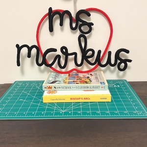 Personalized Apple Wire Art Teacher Gift – Custom Desk Décor