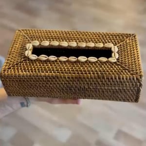 Handmade Rattan Tissue Box Cover with Cowrie Shells – Boho Natural Home Decor – Wicker Tissue Holder – Rustic Coastal Style