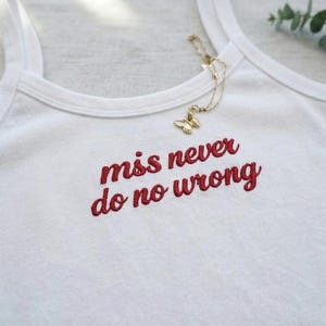 Débardeur court brodé mademoiselle ne jamais faire de mal, pays de Dieu, chemise Je suis le problème, débardeur brodé personnalisé, débardeur country