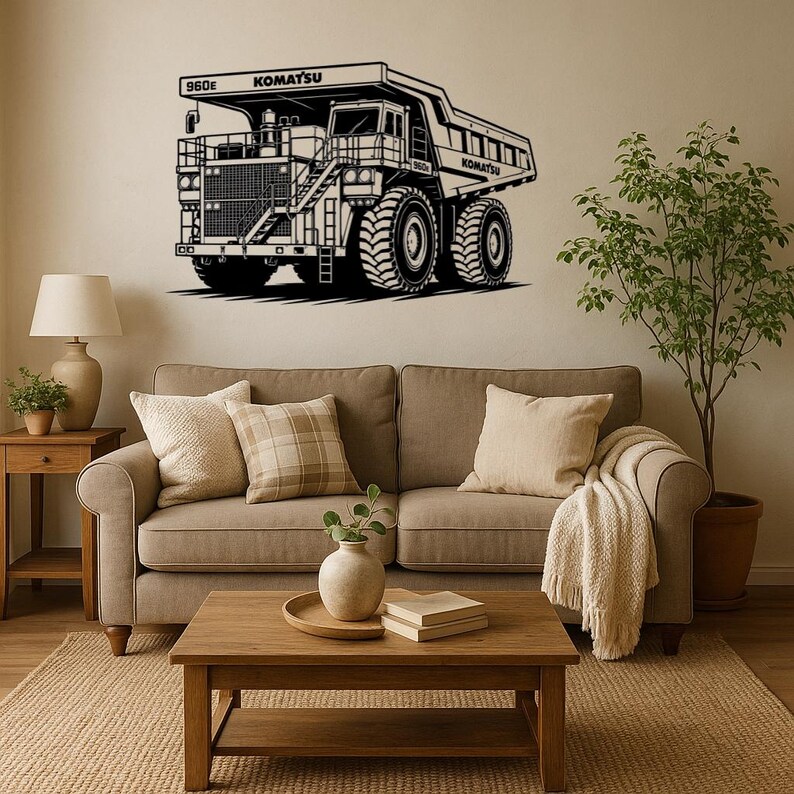 K&ouml;nnte beinhalten: Schwarz-wei&szlig; Wandkunst eines Komatsu 960E Muldenkippers. Das Kunstwerk zeigt detaillierte Strichzeichnungen der Struktur des Trucks, einschlie&szlig;lich Kabine, R&auml;der und Mulde. Das Komatsu-Logo ist sichtbar.