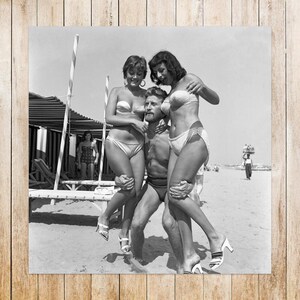 Foto van Kirk Douglas, Kirk Douglas Print, Kirk Douglas and Novella Parigini en Lilly Greco, StudioCollectionOne