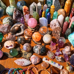 Kuratierte Crystal Box, Mystery Crystal Box, Handverlesene Kristallset, Reiki Meditation Decor, metaphysisches Geschenk