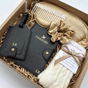 Set de regalo de viaje personalizado: funda para pasaporte grabada y etiqueta para equipaje