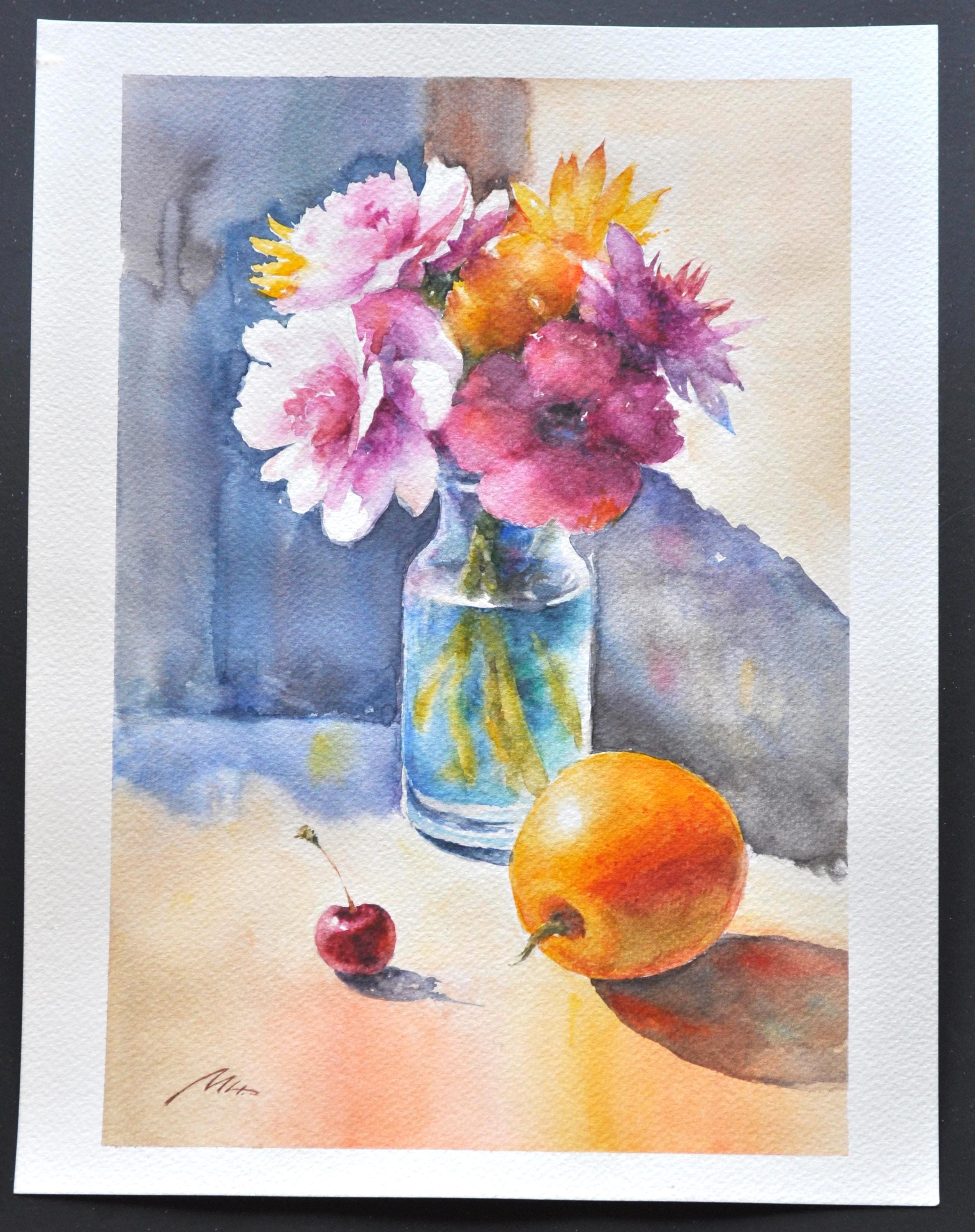 花の静物画、オリジナル水彩画。ガラスの花瓶に差し込む太陽の光に照ら
