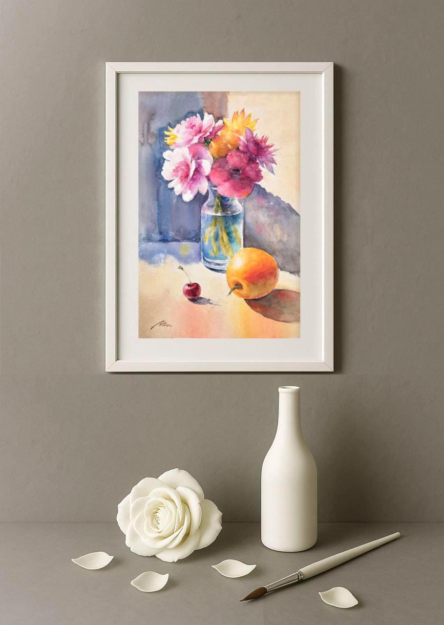 花の静物画、オリジナル水彩画。ガラスの花瓶に差し込む太陽の光に照ら