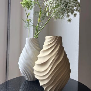 Luna 3D-geprinte vaas – modern organisch golfontwerp, sculpturaal minimalistisch decor, luxe gedroogde bloemenvaas voor hedendaags interieur