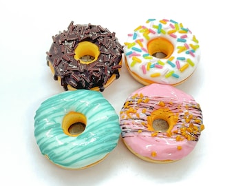 Handmade donut magnet - gourmet miniature in polymer clay - original magnet for fridge or board