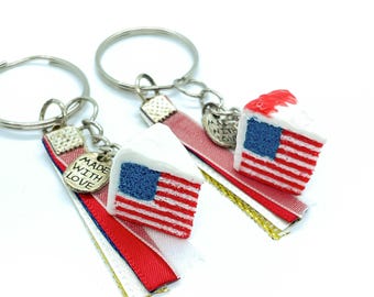 Keychain - American flag cake slice made of polymer clay / handmade - Handmade Gourmet Bag Charm