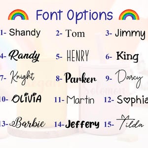 Puede incluir: Imagen que muestra opciones de fuente para personalizaci&oacute;n. El texto "Font Options" se muestra encima de una lista de 15 nombres en varias fuentes, incluyendo "Shandy", "Tom", "Jimmy" y "Randy". Dos gr&aacute;ficos de arco&iacute;ris en la parte superior.