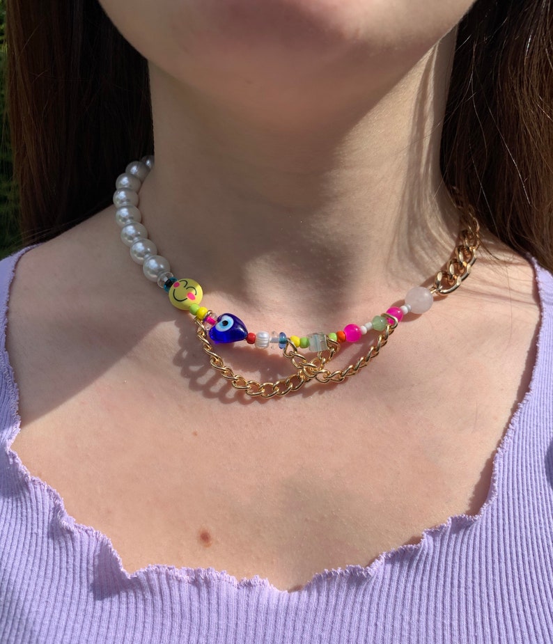 Trendy beaded necklace, colorful trendy necklace, half pearl half gold chain necklace, pearl and chain necklace, pearl and bead necklace zdjęcie 2