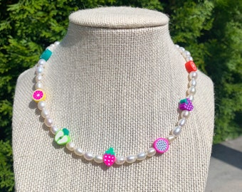 Trendy pearl necklace with fruit beads