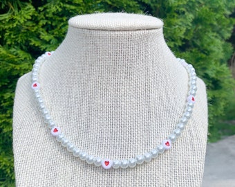 Trendy pearl necklace with heart beads