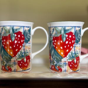 English Made Churchill Strawberry Mugs Set