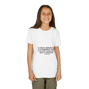 L'imagination d'un enfant est une chose puissante, elle peut transformer une boîte en carton en t-shirt de vaisseau spatial