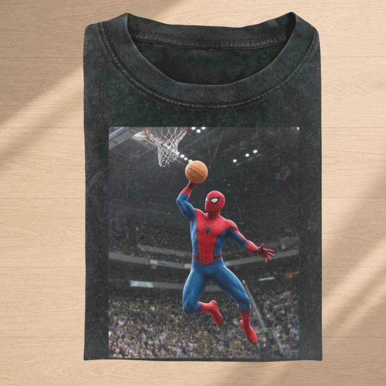 Camiseta de baloncesto Comfort Colors Spider-Man, camiseta deportiva de superhéroes con estampado gráfico, camiseta vintage de Marvel, camiseta vintage con estampado de araña, regalo para él. imagen 1