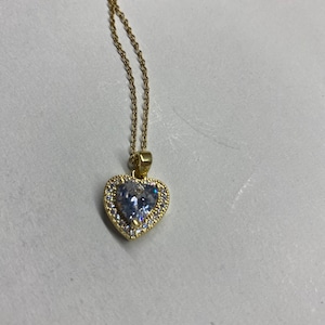 Colar de coração de ouro com pingente de amor de zircônia