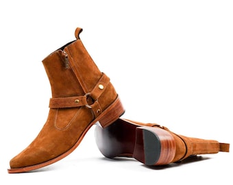 Botas masculinas de camurça bege com fivela | Botas de cano curto de couro feitas à mão | Botas estilo western para motociclistas | Botas com salto cubano e zíper lateral