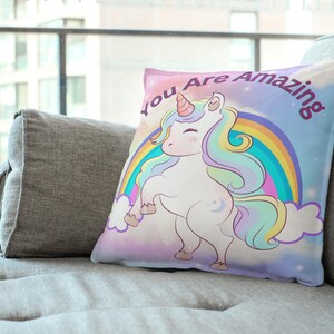 Buntes Einhorn Motivationskissen, gemütliches Wohndekor, Geschenk für Kinder, magisches Raumzubehör, Inspirationskissen für Feste